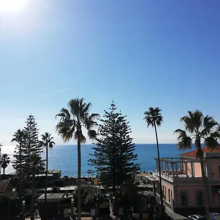 Affascinante Vista Mare 아파트 보르디게라